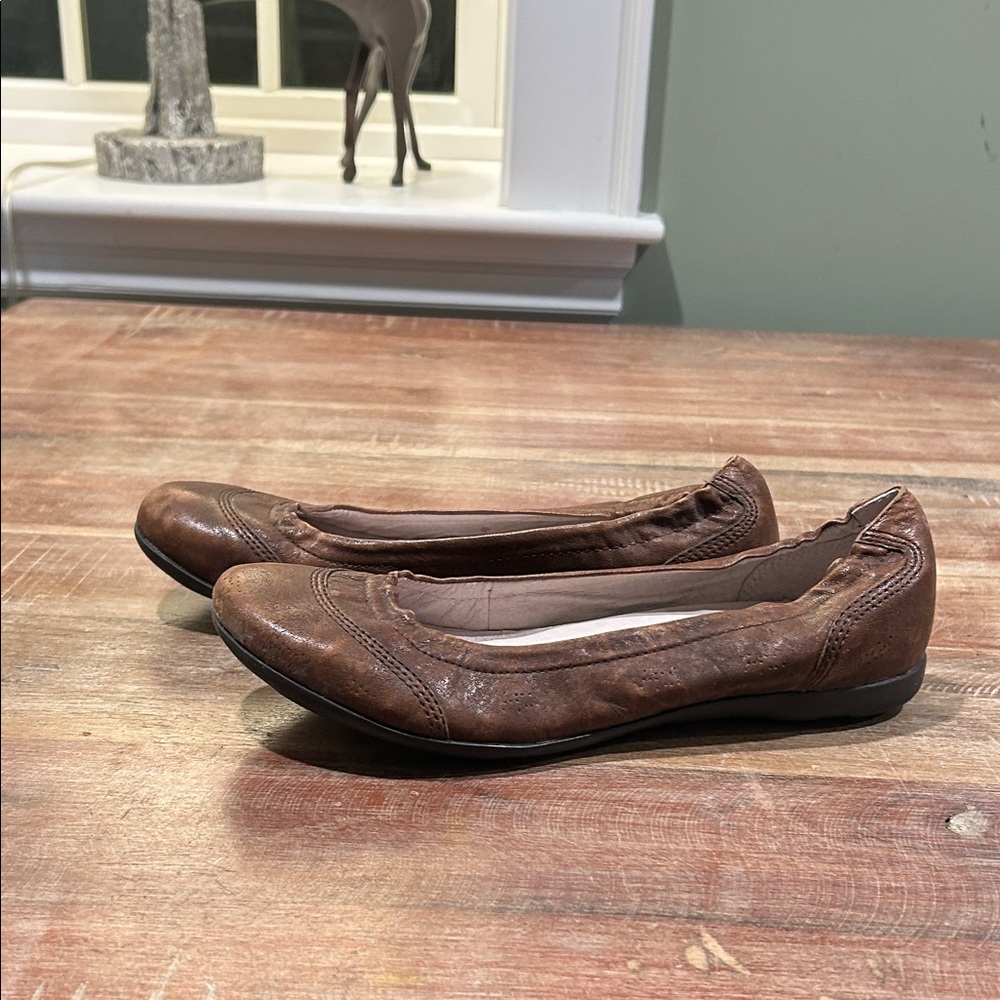 Palladium Women's Distressed Brown Ballet Flats - Picture 2 of 4